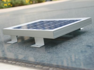 Soportes Z para instalación de paneles solares.