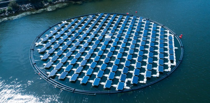 Sistemas de montaje de parques solares flotantes