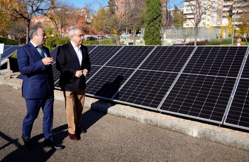 sistema solar comercial montado en tierra