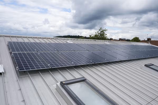 Sistema de montaje de techo solar duradero