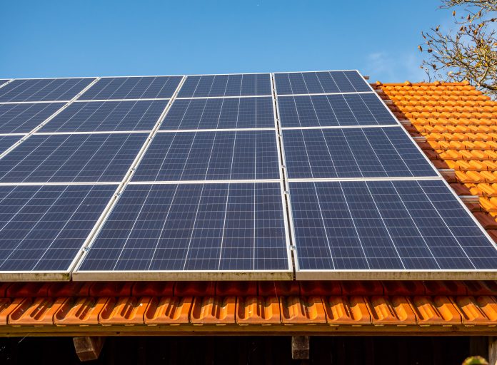 
     Los beneficios de la energía solar integrada en el techo
    