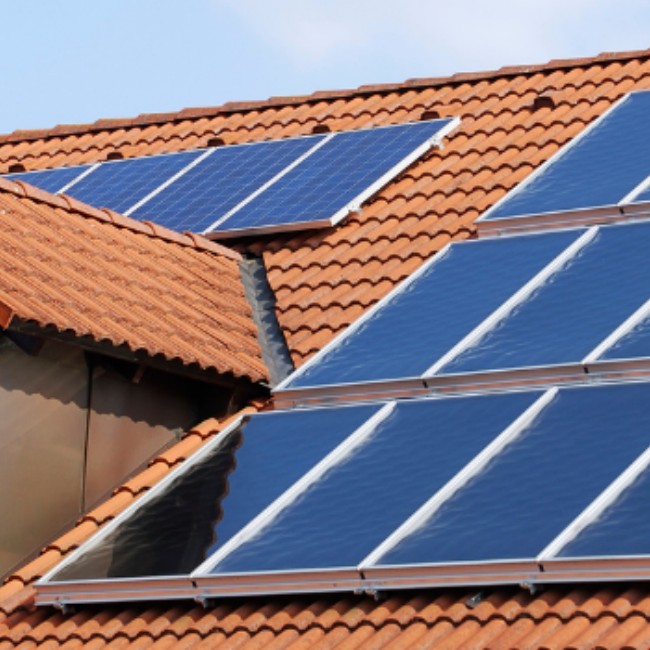 California reduce los subsidios para hogares con energía solar en la azotea