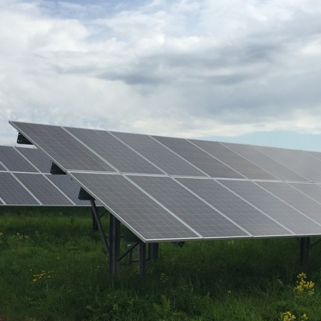 
     Proyecto solar de Texas de 100 MW que utiliza soportes de superficie terrestre Erthos
    